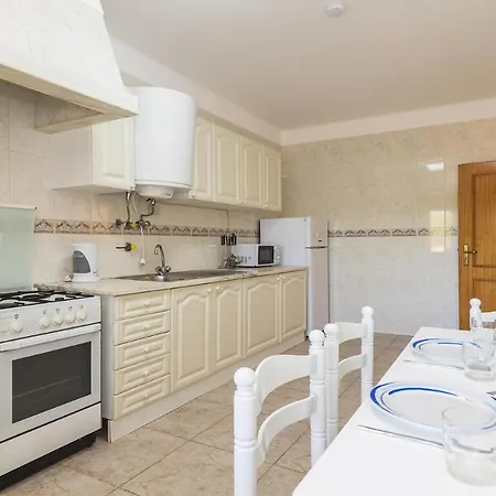 1 Apartment *